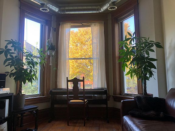 3rd image of 2523 N Artesian Ave #1