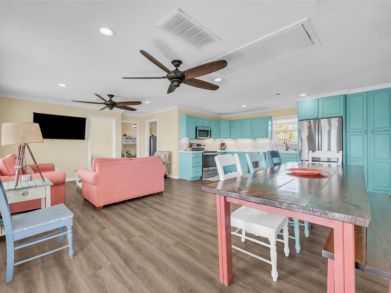 2 bed, 1.0 bath, 704 sqft, $2,200 — Photo 3