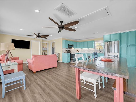 3rd image of 610 Surf Dr