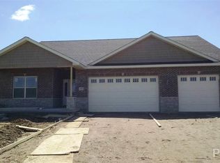 1640 Mackenzie St, Washington, IL 61571