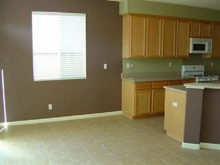 2036 Oak Branch Dr — Photo 2