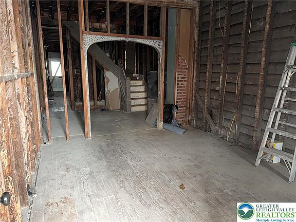 2nd image of 115 1/2 N 3rd St