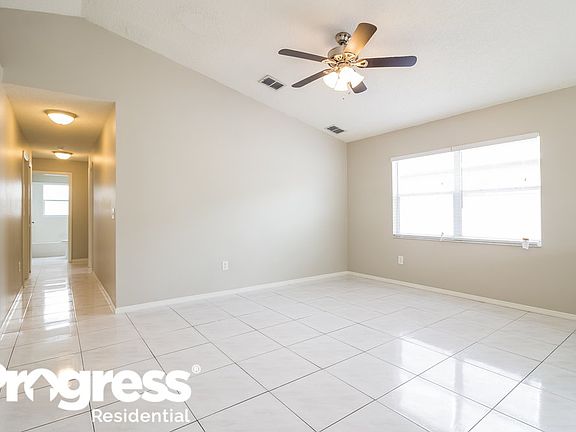 4th image of 2208 Hannah Ln