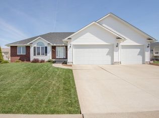 1545 Rhinelander Dr, Davenport, IA 52804