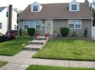 15 Barnes Pl, Valley Stream, NY 11580
