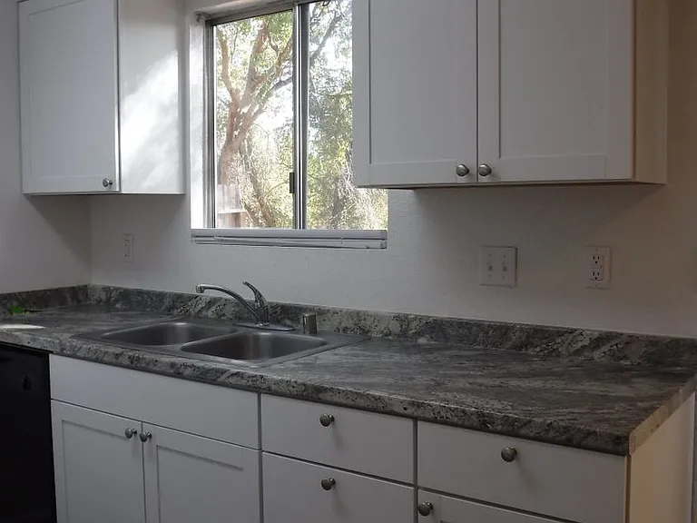 1631 Bramble Pl — Photo 6