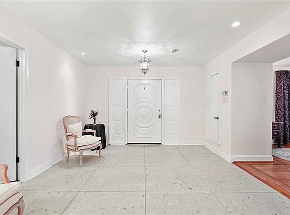 5th image of 416 Brook Ln