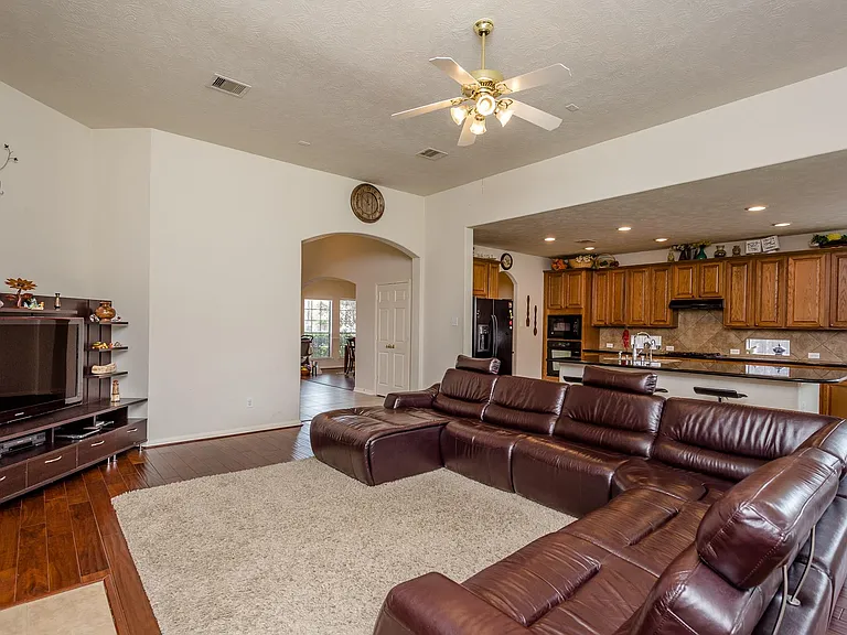 6706 Ashworth Dr — Photo 13