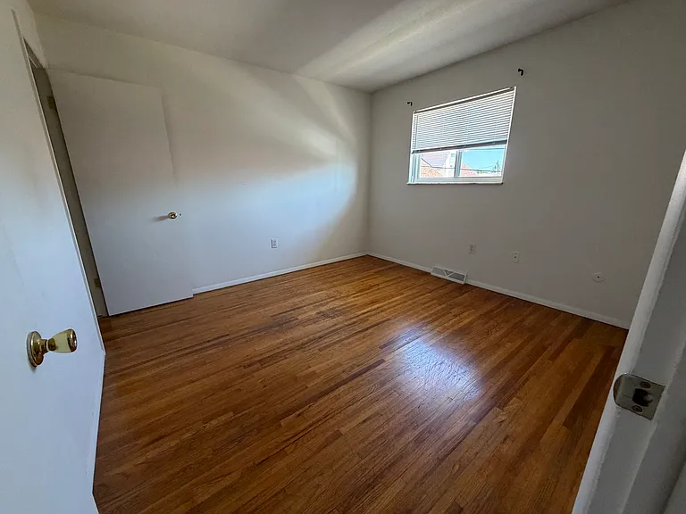 2611 Shoreland Ave #4 — Photo 11