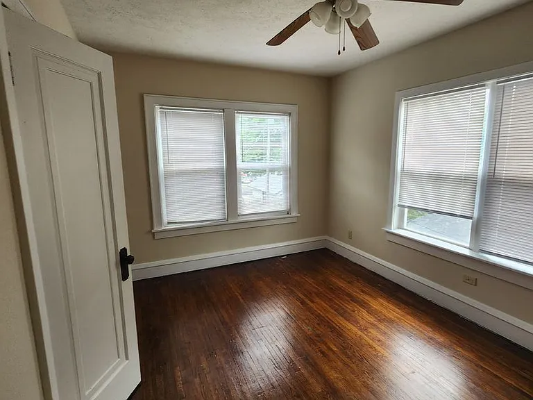 1306 N Main St — Photo 12