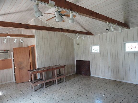 3rd image of 211 Owens St