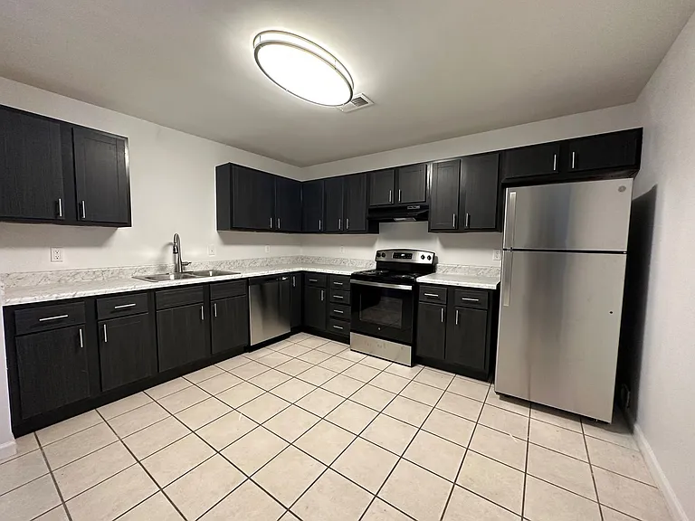 Fountain Square Apartments — Photo 32