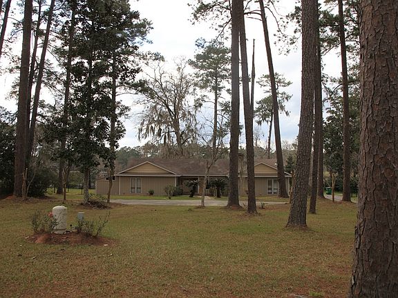 2nd image of 816 S Lakeshore Dr