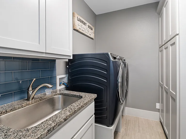 16001 Plum Ln — Photo 32
