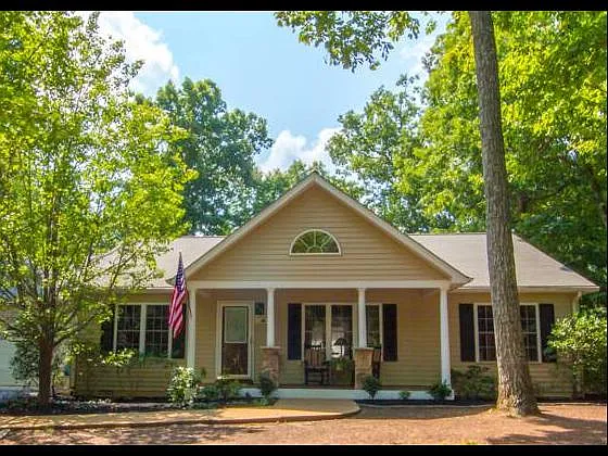 311 Jefferson Dr photo 1