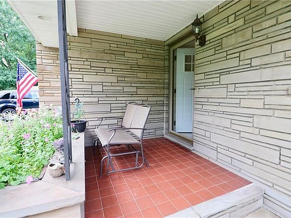 3rd image of 335 Vernon Dr