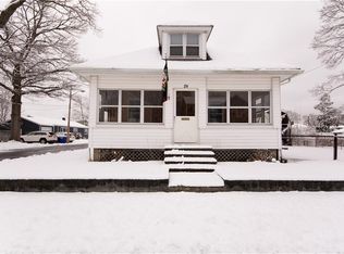 28 Pine Crest Dr, Riverside, RI 02915