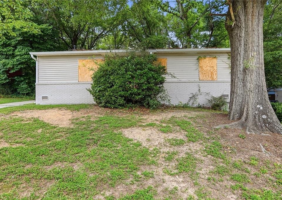 1st image of 312 Fairburn Rd NW