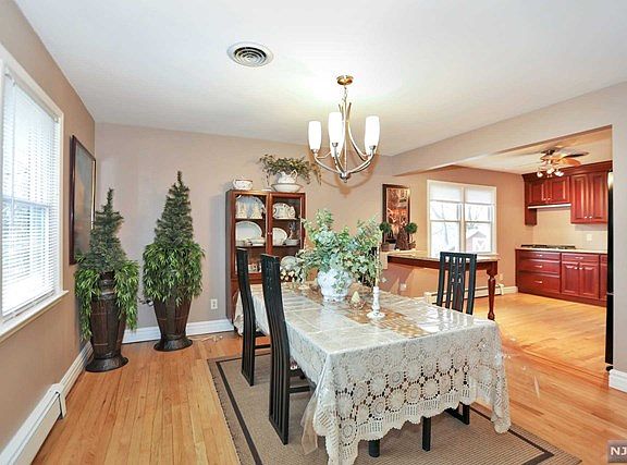 4th image of 75 Herring St
