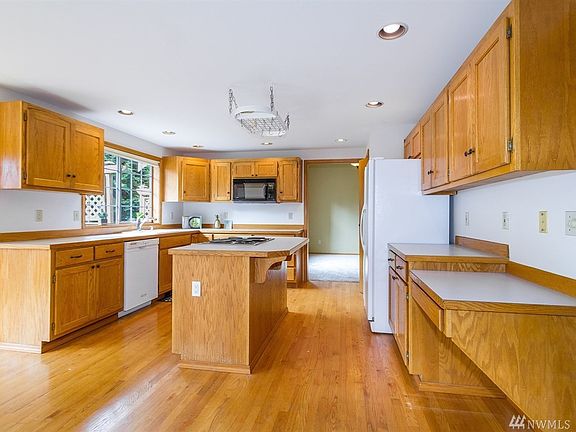 4th image of 16624 60th Ave W
