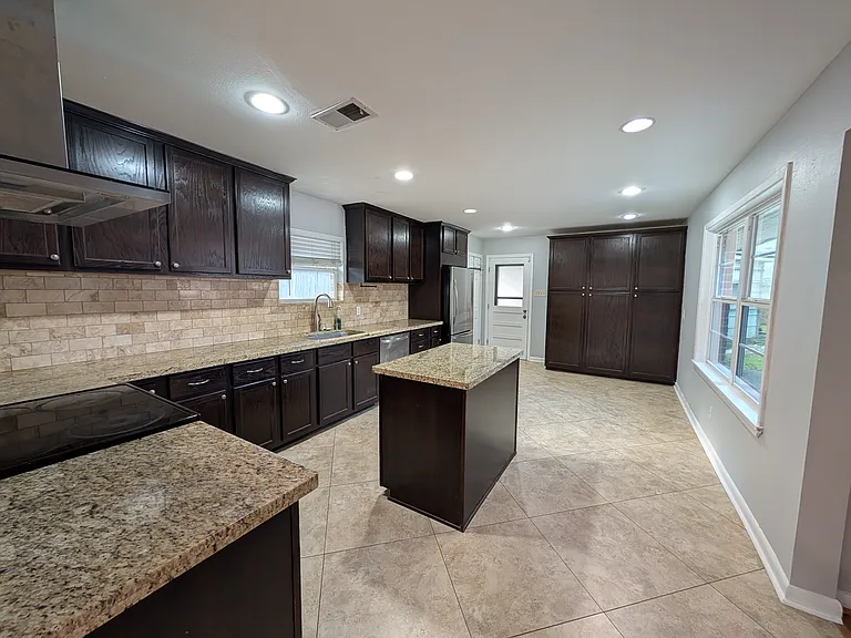 5306 Briarbend Dr — Photo 3
