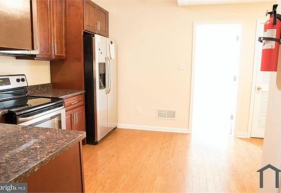 4th image of 1133 W Colona St #2