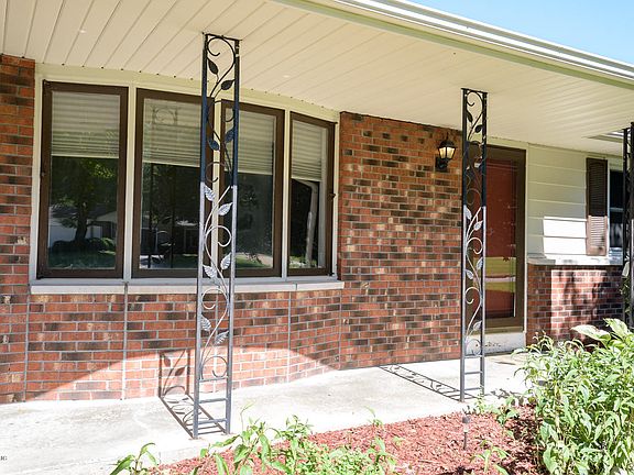 3rd image of 3677 Rollridge Ave