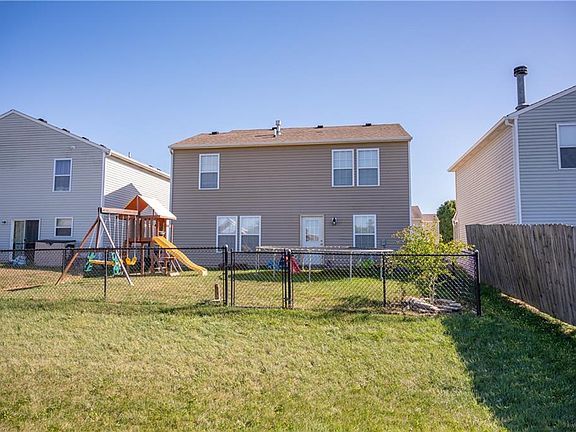 3rd image of 828 Wheatgrass Dr