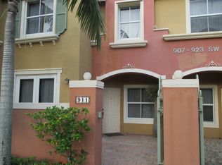 911 SW 143rd Ter, Pembroke Pines, FL 33027