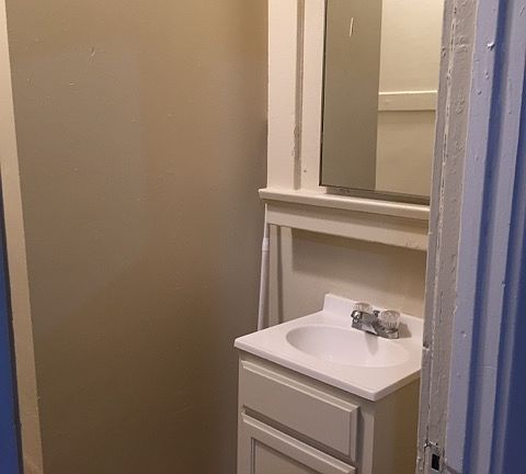4th image of 1656 W 11th Pl APT 1