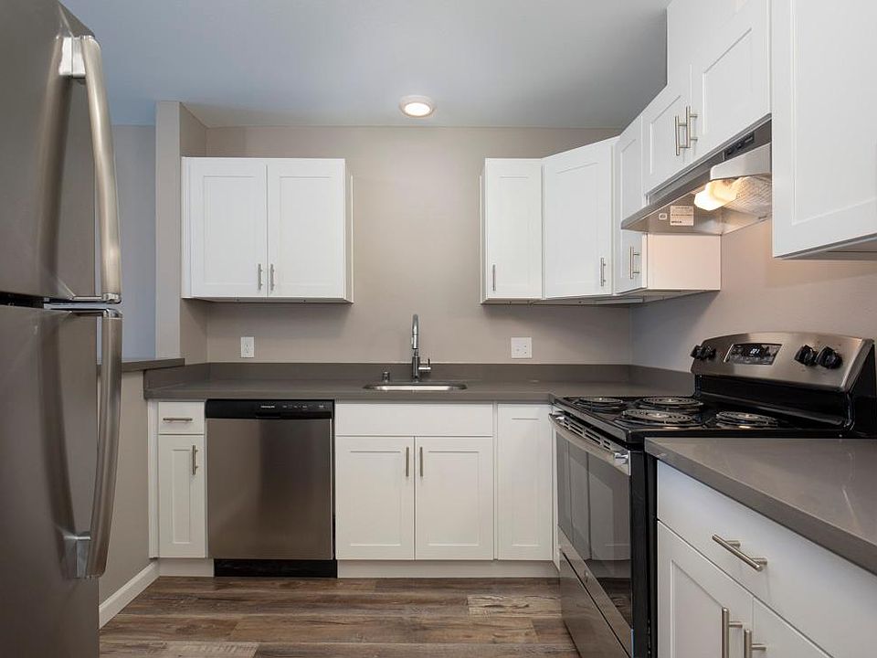 1st image of 226 6th St APT 106