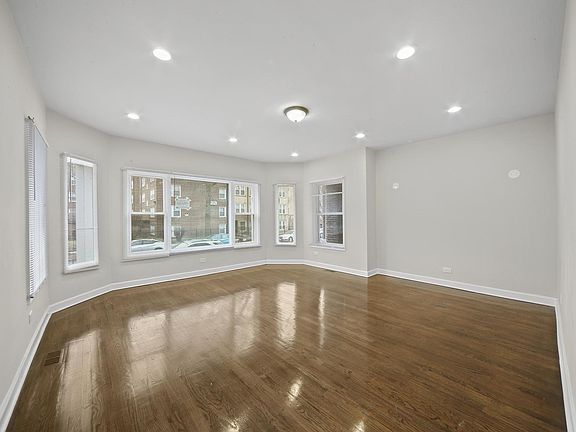 5th image of 7629 S Kingston Ave Unit 1