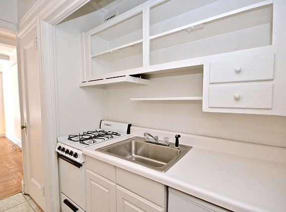 5th image of 433 W 34th St APT 8F