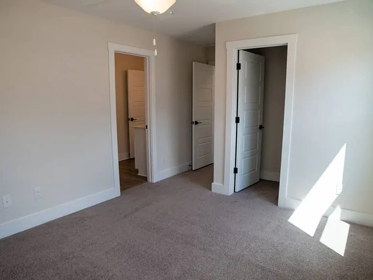 650 Melville Dr — Photo 33