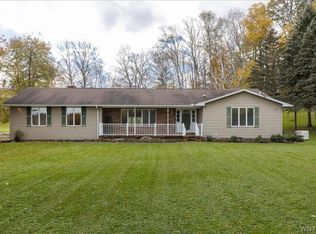 316 Stoneybrook Rd, Orchard Park, NY 14127