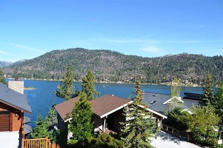1st image of 636 Cove Dr