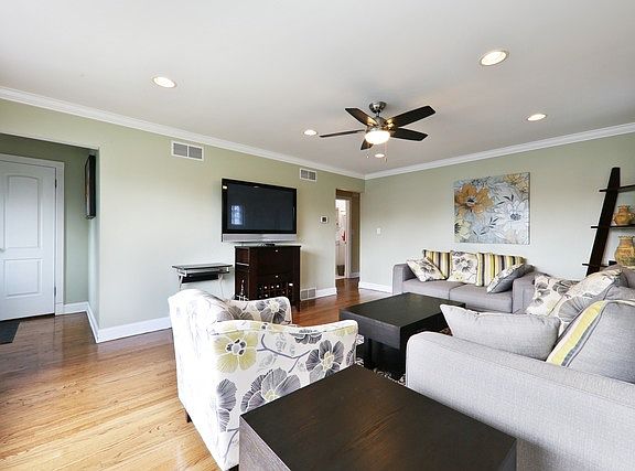 3rd image of 800 Worchester Ave
