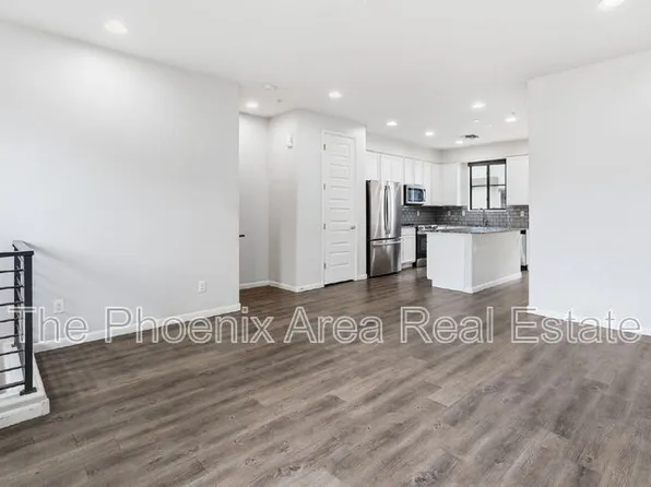 2090 S Dorsey Ln, Tempe, AZ