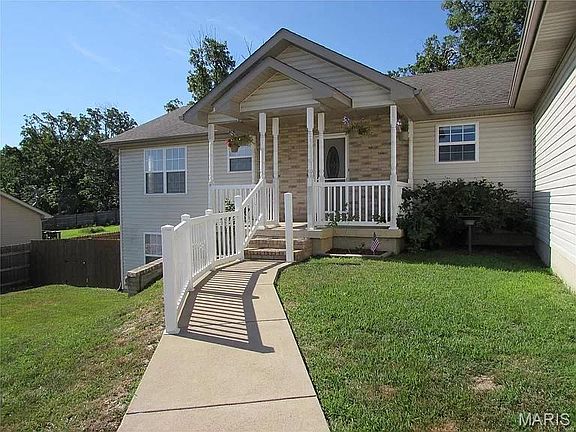 3rd image of 138 Lyle Curtis Cir
