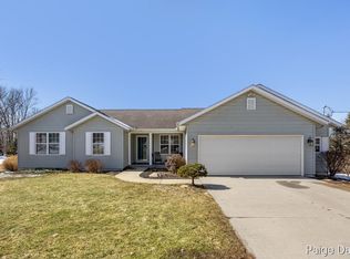 3025 Valley View Dr NE, Rockford, MI 49341