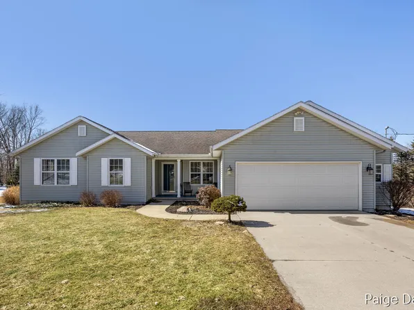 3025 Valley View Dr NE, Rockford, MI 49341