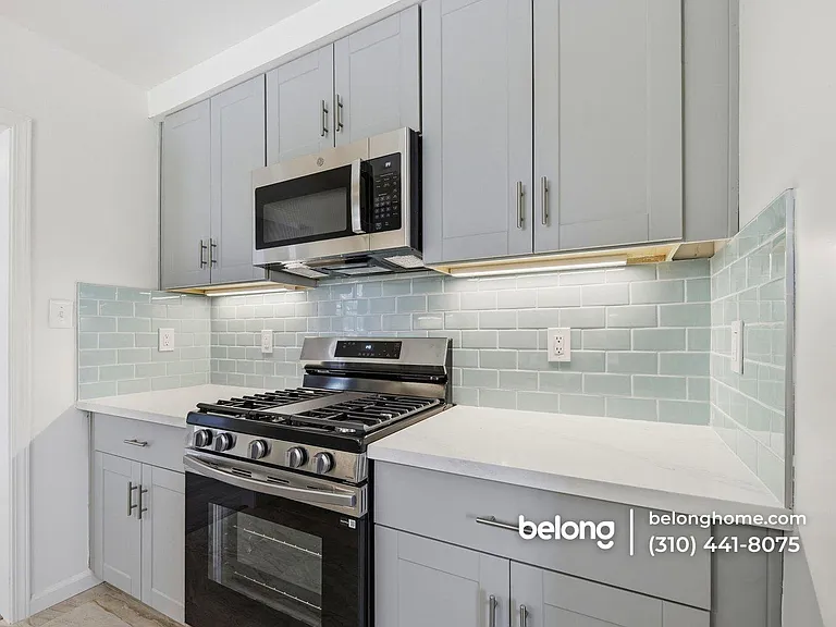 8133 Gentry Ave — Photo 15