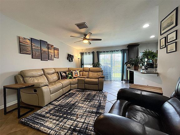 4th image of 2806 Birchcreek Dr