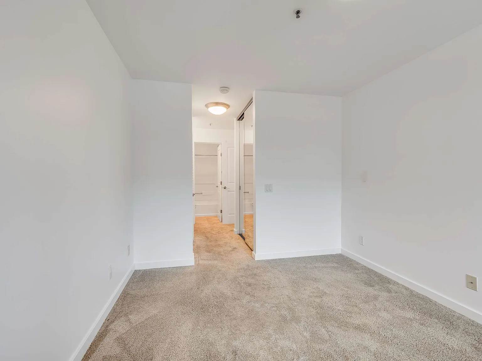 1 bed, 658 sqft, $2,400 — Photo 3