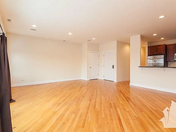 4th image of 3829 N Southport Ave #2829-2