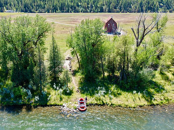 2nd image of 863 Snake River Rd