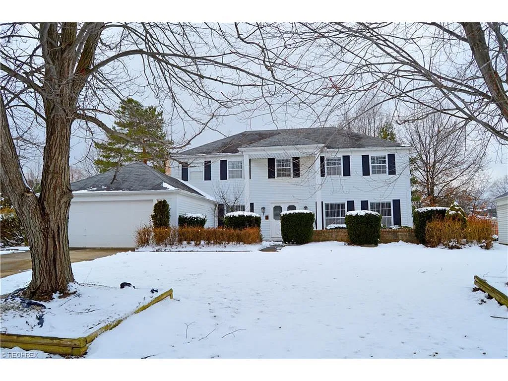17111 Hunting Meadows Dr photo 1