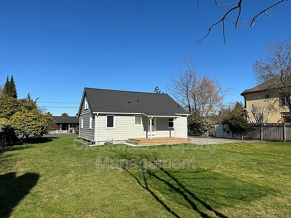 5th image of 1012 2nd Ave NW