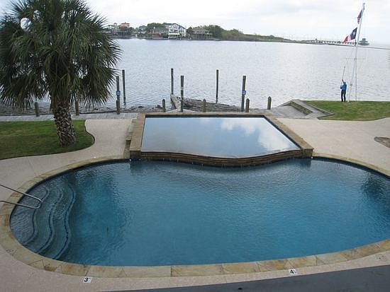 Vanishing Side Pool