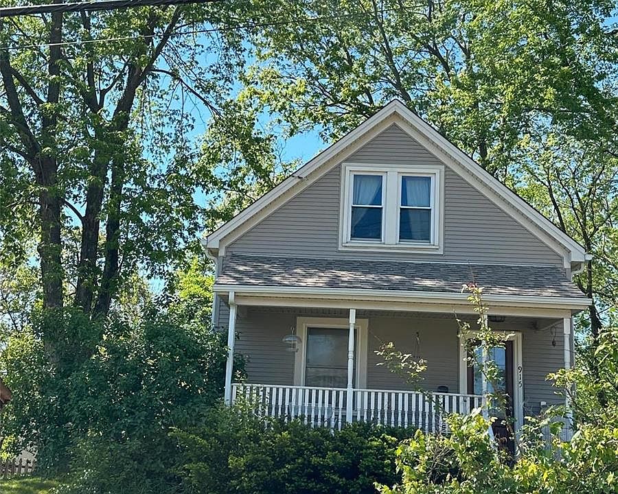 2nd image of 915 S Benton Ave